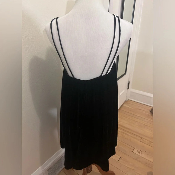 Kimchi Blue‎ Velvet Little Black Dress Size XS - Picture 8 of 8